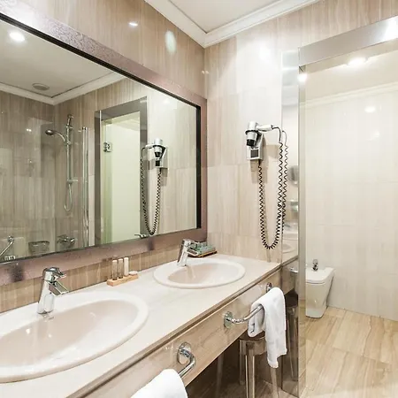 Carlton Готель