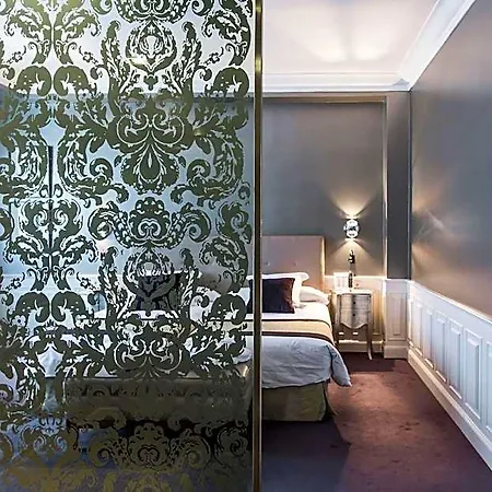 Отель Carlton 5*