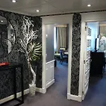 Carlton Hotel