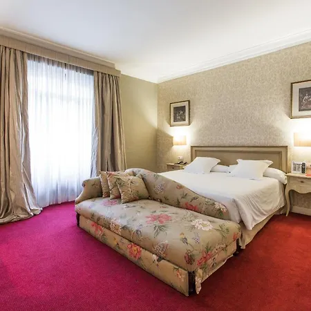 Carlton Hotel 5*